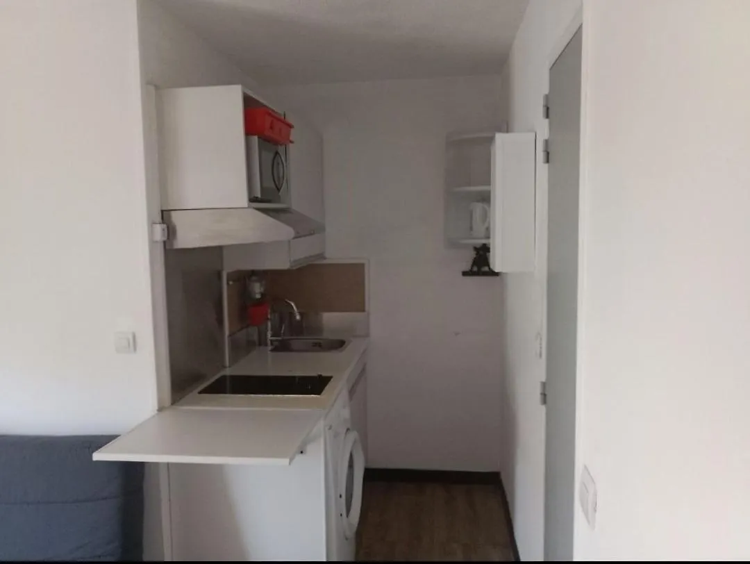 Frejus-Plage Et Centre-Ville, 28 M2, Accueil 4 Personnes, Francais, English Spoken 0*, Fréjus