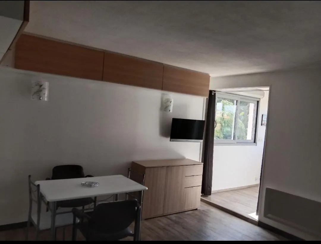 Frejus-Plage Et Centre-Ville, 28 M2, Accueil 4 Personnes, Francais, English Spoken France